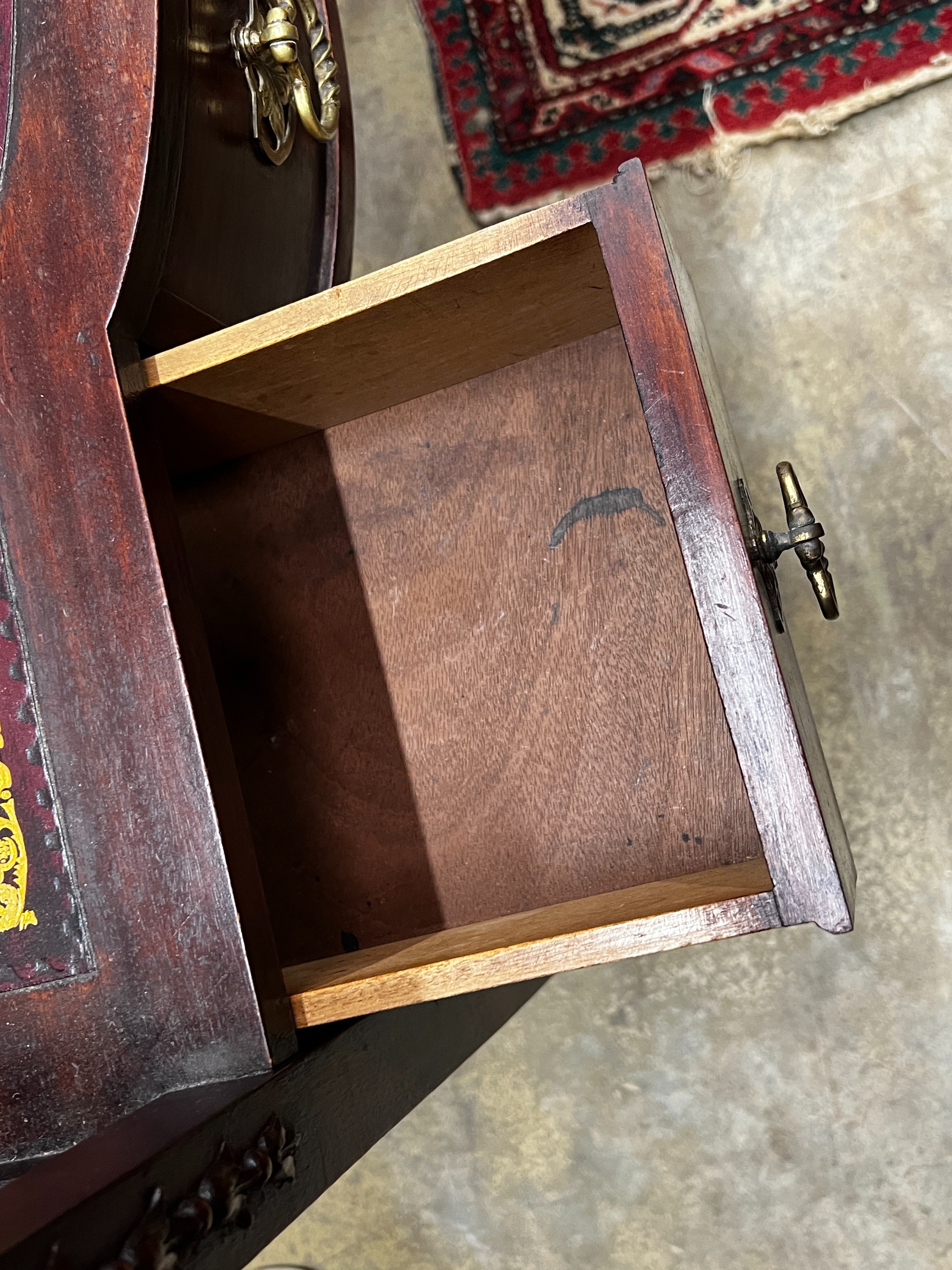 An Edwardian mahogany writing table, length 96cm, depth 49cm, height 88cm